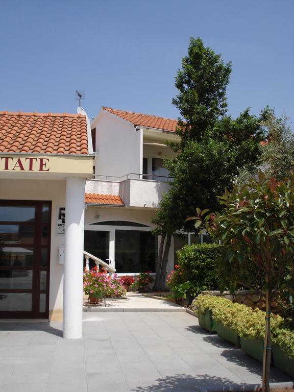 Apartments Keran Sukošan Szoba fotó